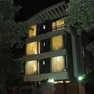 https://dolphinn-just-like-home.hotelsdelhi.org